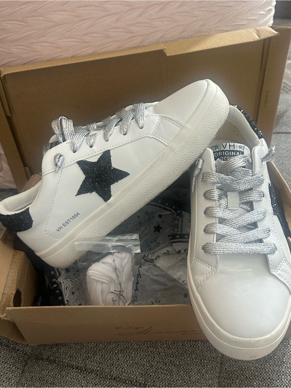 Vintage Havana White Leather Sneakers with Black Star and Silver Laces - Picture 6 of 7